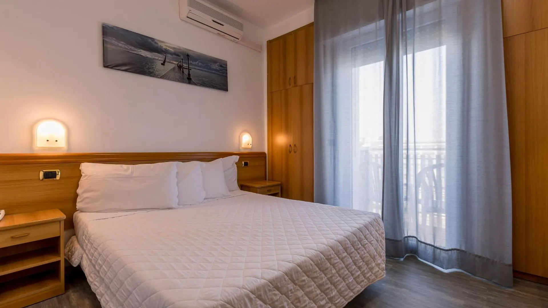 Hotel Centrale Морской Милан 3*,