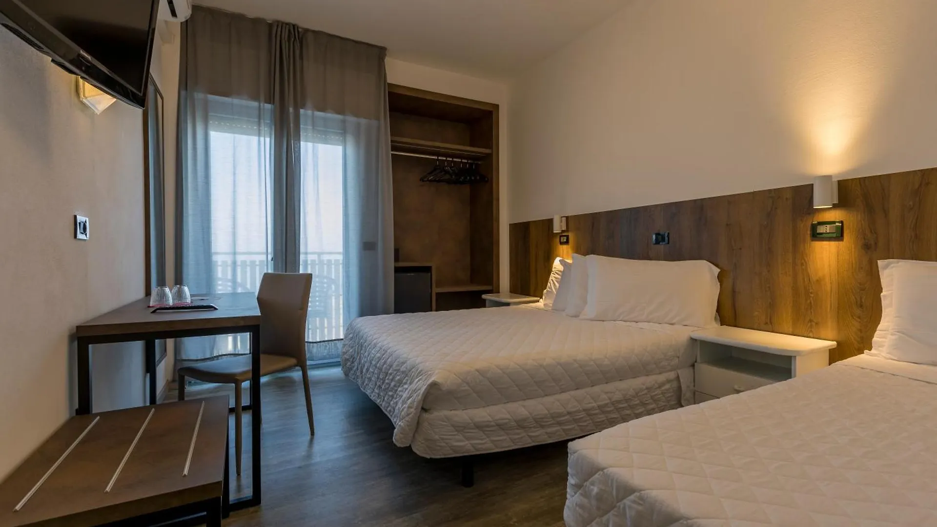 Hotel Centrale Морской Милан 3*,