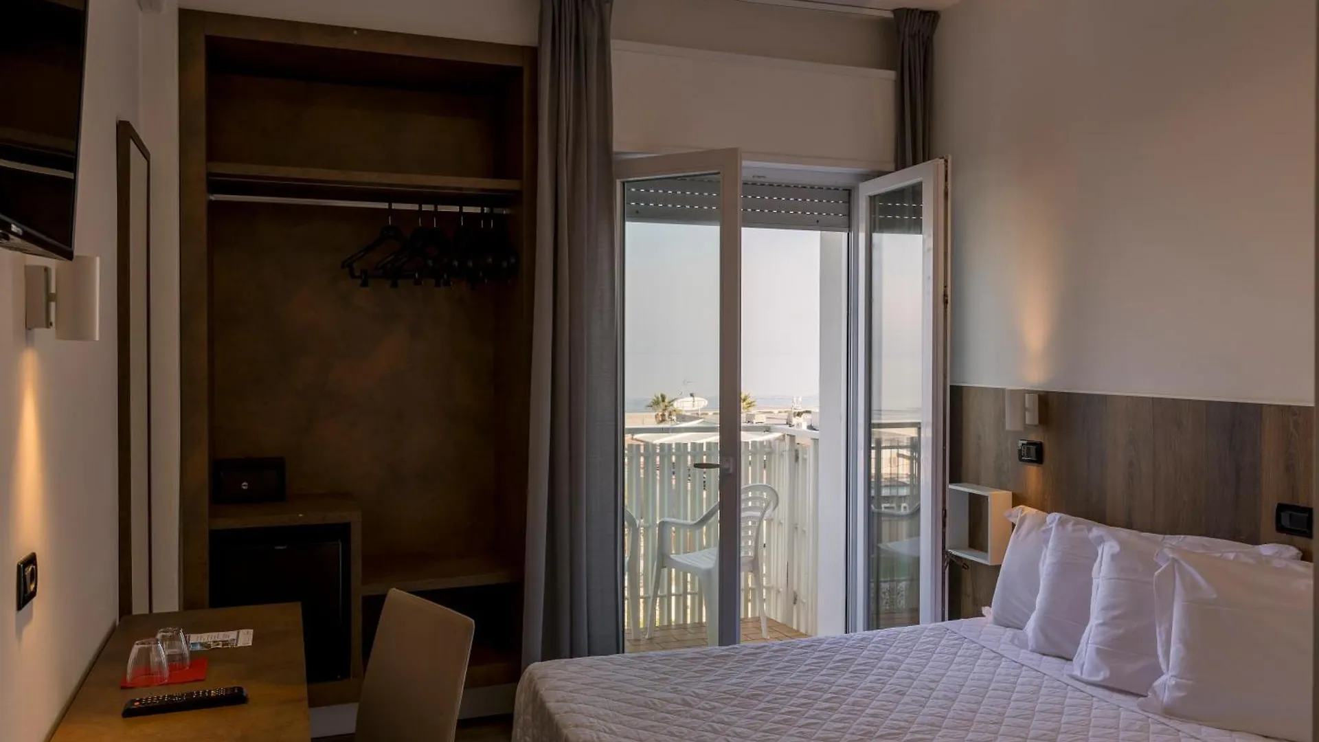 ***  Hotel Centrale Морской Милан Италия