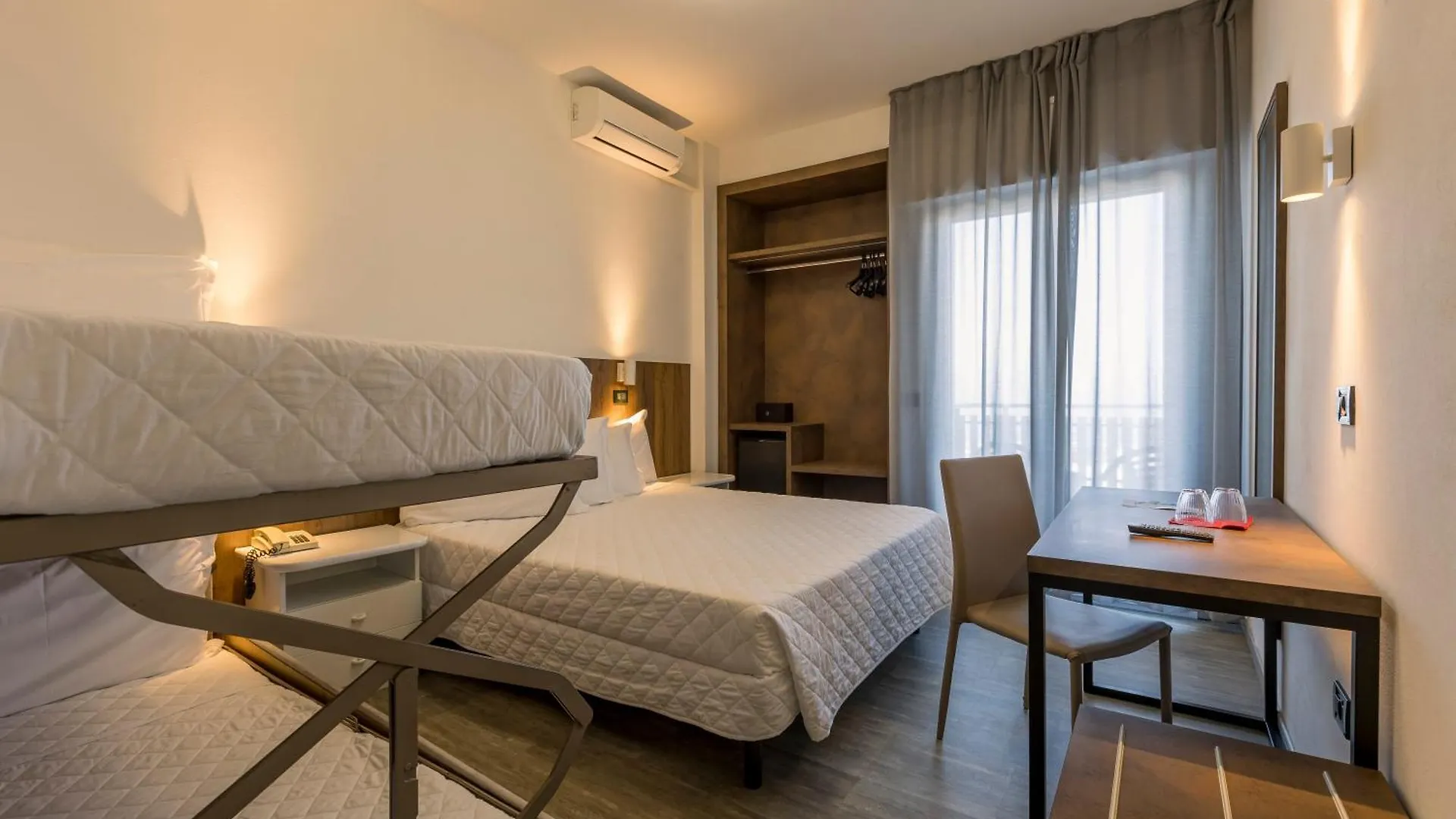 ***  Hotel Centrale Морской Милан Италия